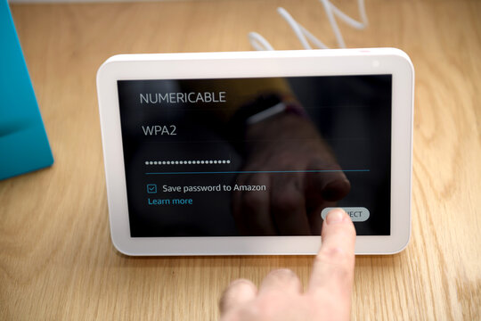 Comment utiliser l&rsquo;Amazon Eco Show comme cadre photo numérique