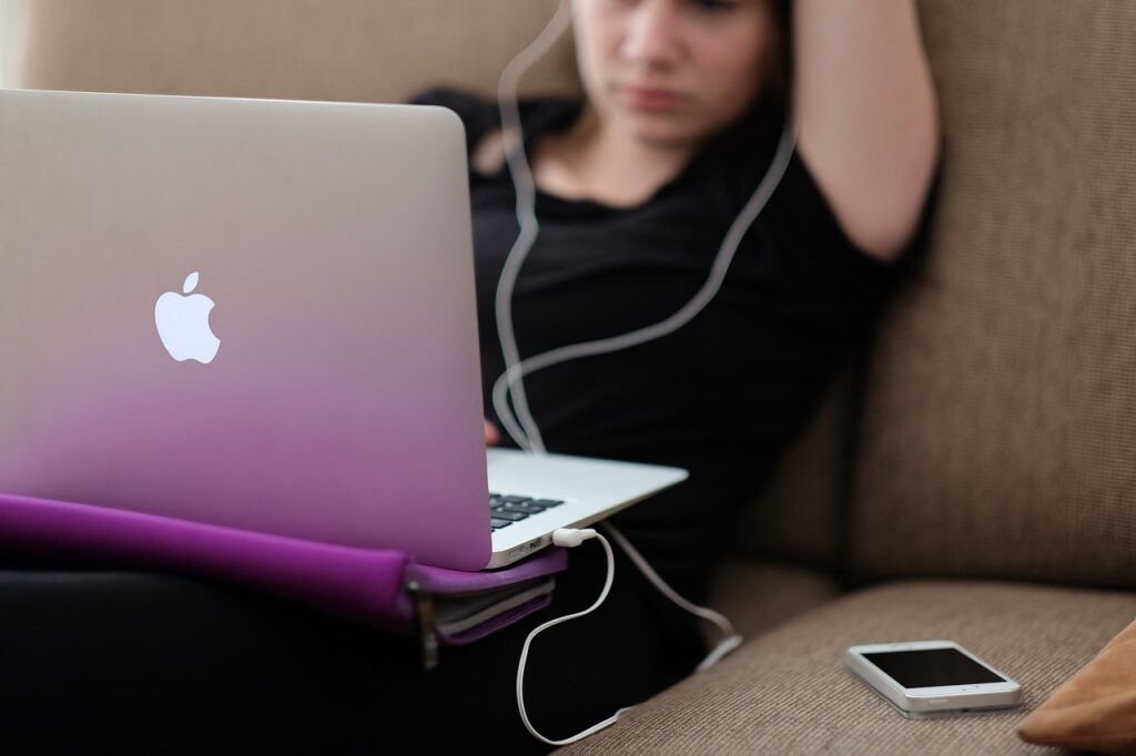MacBook Air Apple