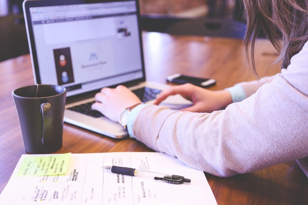 Comment se former et acquérir les compétences nécessaires pour travailler dan...